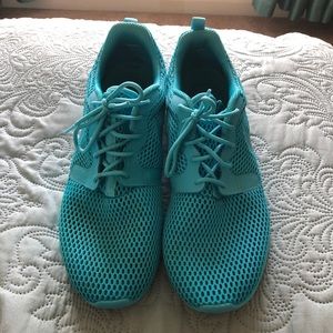 Nike Women’s Roshe One Trainers